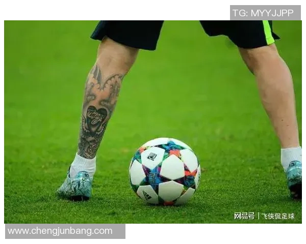 便携式足球手提包设计灵感源自球星风采彰显运动时尚与个性 便携式足球手提包设计灵感源自球星风采彰显运动时尚与个性